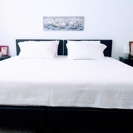 Iraa'S Apartment Sarandë 客房 照片