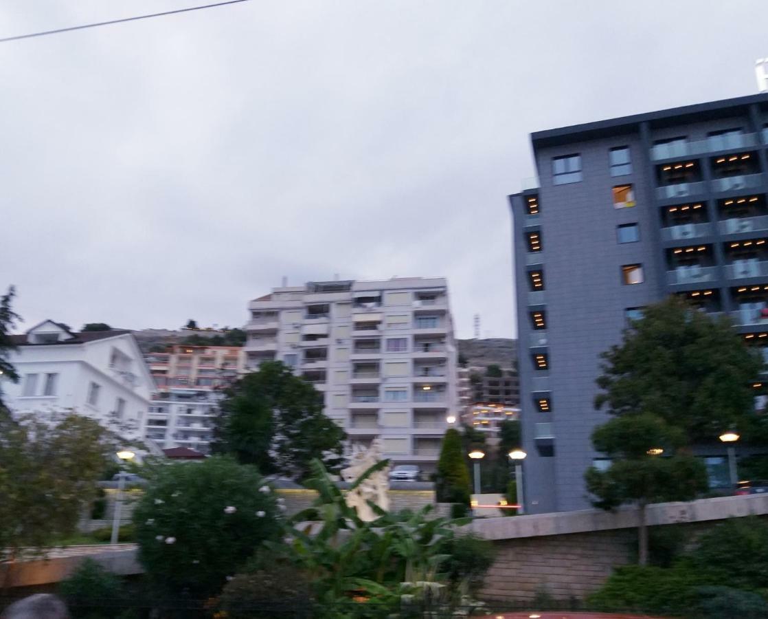 Iraa'S Apartment Sarandë 外观 照片